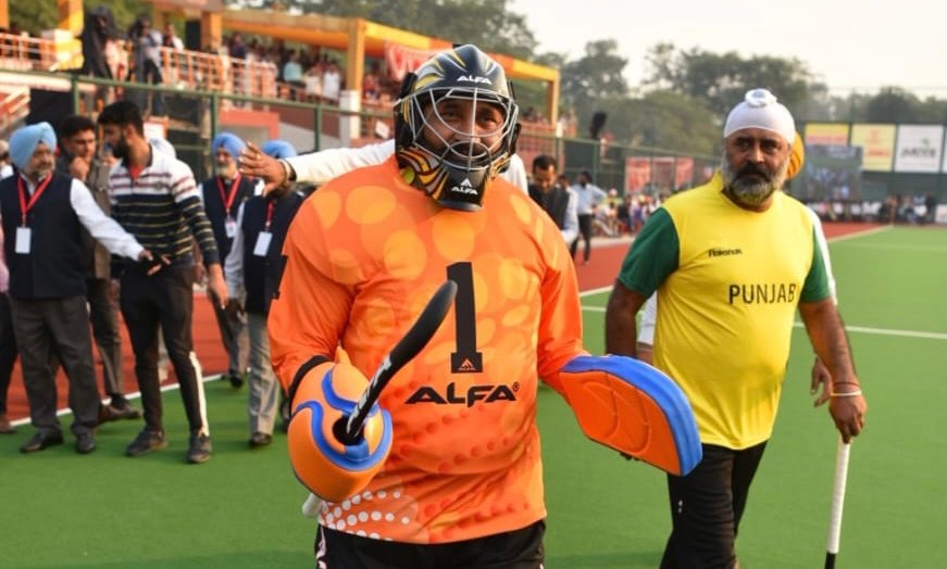 Sportsmanship at peak as CM dons role of goalkeeper, Pargat as hitter