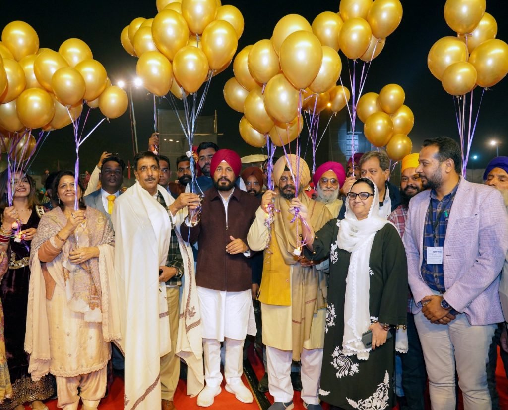 ਦਾਸਤਾਨ ਏ ਸ਼ਹਾਦਤ ਨੂੰ ਸਮਰਪਿਤ ਧਾਰਮਿਕ ਸੰਗੀਤਕ ਸ਼ਾਮ ਤੇ ਸਨਮਾਨ ਸਮਾਰੋਹ, ਮੁੱਖ ਮੰਤਰੀ ਚੰਨੀ ਨੇ ਥੀਮ ਪਾਰਕ ਦੀ ਗੈਲਰੀਆਂ ਲਈ ਸੰਗੀਤਕ ਅਤੇ ਤਕਨੀਕੀ ਯੋਗਦਾਨ ਦੇਣ ਵਾਲੀਆਂ ਸਖਸ਼ੀਅਤਾਂ ਦਾ ਸਨਮਾਨ ਕੀਤਾ