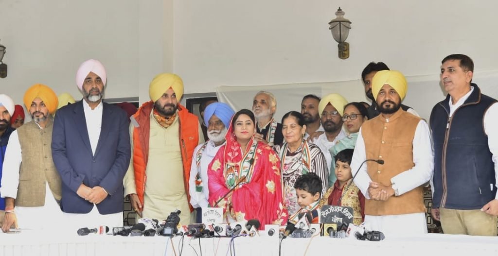 ਮੁੱਖ ਮੰਤਰੀ ਚੰਨੀ ਵੱਲੋਂ ‘ਆਪ’ ਵਿਧਾਇਕ ਰੁਪਿੰਦਰ ਕੌਰ ਰੂਬੀ ਦਾ ਕਾਂਗਰਸ ਵਿਚ ਸ਼ਾਮਲ ਹੋਣ ’ਤੇ ਸਵਾਗਤ