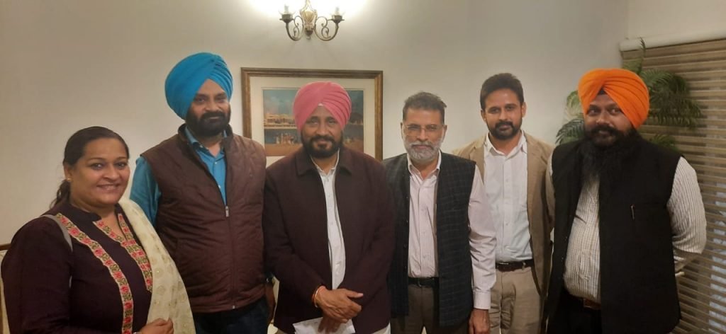 ਮੁੱਖ ਮੰਤਰੀ ਚਰਨਜੀਤ ਚੰਨੀ ਵਲੋਂ ਪੱਤਰਕਾਰਾਂ ਦੀਆਂ ਮੰਗਾਂ ਮੰਨਣ ਦਾ ਭਰੋਸਾ