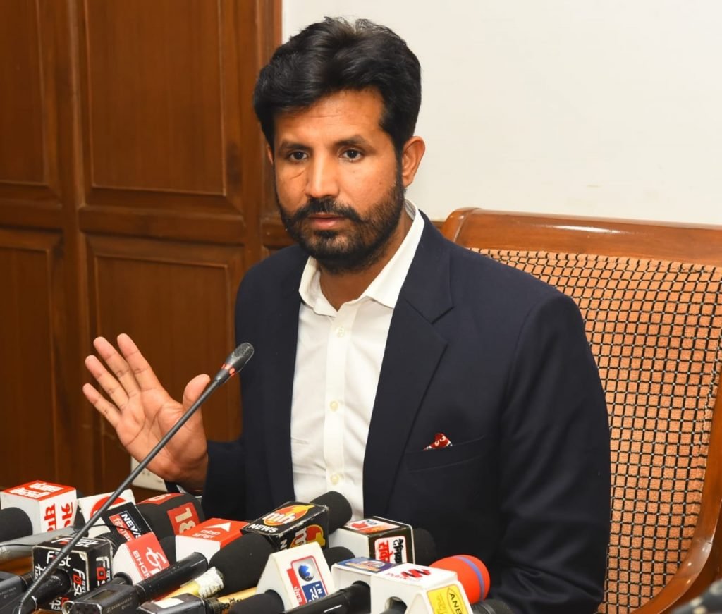 ਕੀਮਤੀ ਜਾਨਾਂ ਬਚਾਉਣ ਲਈ ਐਕਸੀਡੈਂਟ ਬਲੈਕ ਸਪੌਟਸ ਨੂੰ ਤਰਜੀਹੀ ਤੌਰ `ਤੇ ਠੀਕ ਕਰੋ; ਰਾਜਾ ਵੜਿੰਗ ਵੱਲੋਂ ਸਬੰਧਤ ਇੰਜਨੀਅਰਿੰਗ ਵਿਭਾਗਾਂ ਨੂੰ ਹਦਾਇਤ