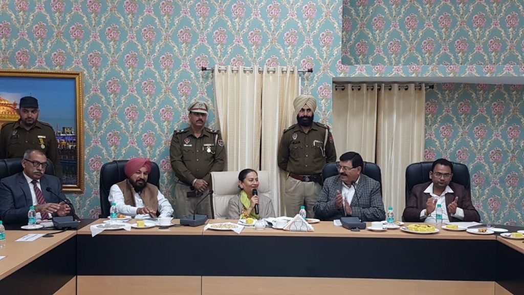 ਸਮਾਜ ਨੂੰ ਬਦਲਣ ਵਿੱਚ ਅਧਿਆਪਕਾਂ ਦੀ ਭੂਮਿਕਾ ਅਹਿਮ: ਅਰੁਨਾ ਚੌਧਰੀਮਾਲ ਮੰਤਰੀ ਨੇ ਅਕਾਦਮਿਕ, ਸੱਭਿਆਚਾਰਕ ਅਤੇ ਖੇਡ ਖੇਤਰ ਵਿੱਚ ਸ਼ਾਨਦਾਰ ਪ੍ਰਾਪਤੀਆਂ ਕਰਨ ਵਾਲੇ ਵਿਦਿਆਰਥੀਆਂ ਦਾ ਕੀਤਾ ਸਨਮਾਨ