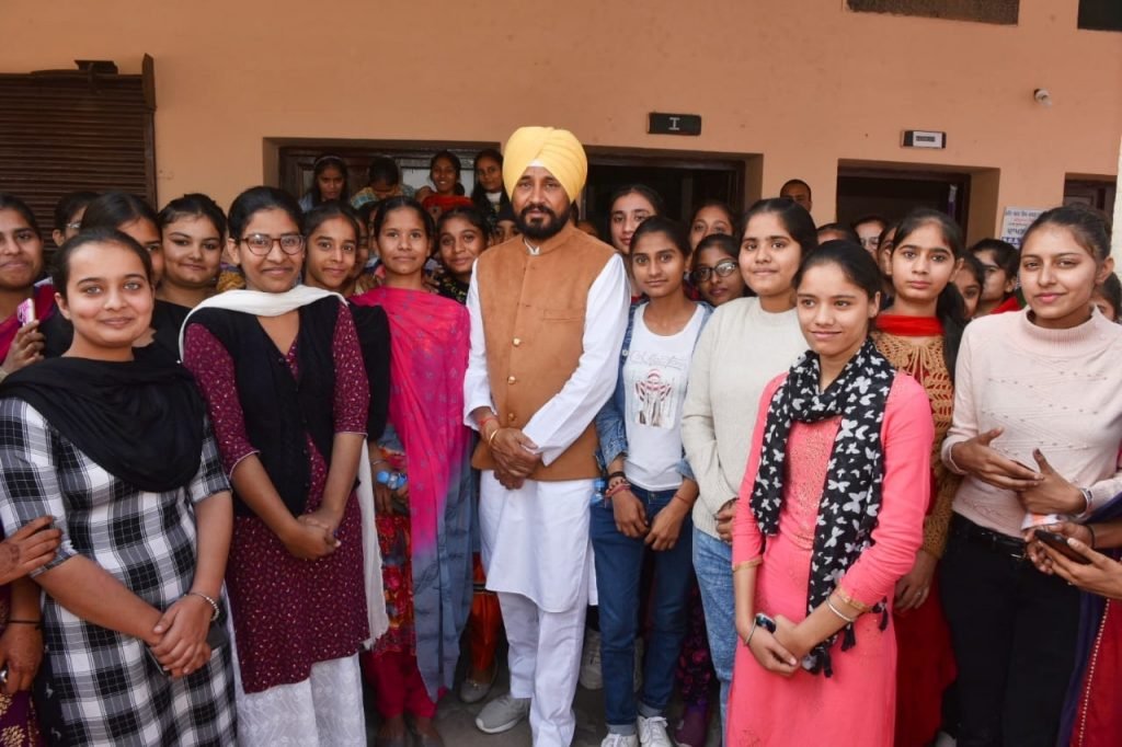 ਸਮਾਜ ਦੀ ਤਰੱਕੀ ਲਈ ਲੜਕੀਆਂ ਨੂੰ ਪੜ੍ਹਾਈ ਦੇ ਵੱਧ ਤੋਂ ਵੱਧ ਮੌਕੇ ਮੁਹੱਈਆ ਕਰਵਾਏ ਜਾਣ-ਮੁੱਖ ਮੰਤਰੀ ਚੰਨੀ