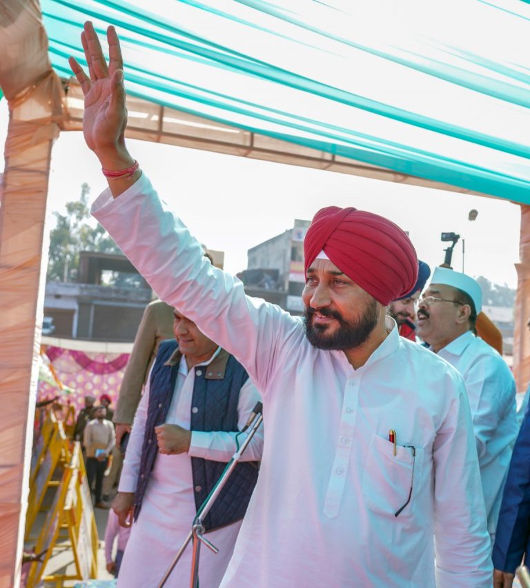 ਆਟੋ ਰਿਕਸ਼ਾ ਚਾਲਕਾਂ ਦੇ ਦਿਲ ਜਿੱਤ ਕੇ ਲੈ ਗਏ ਆਮ ਲੋਕਾਂ ਦੇ ਮੁੱਖ ਮੰਤਰੀ ਚੰਨੀ