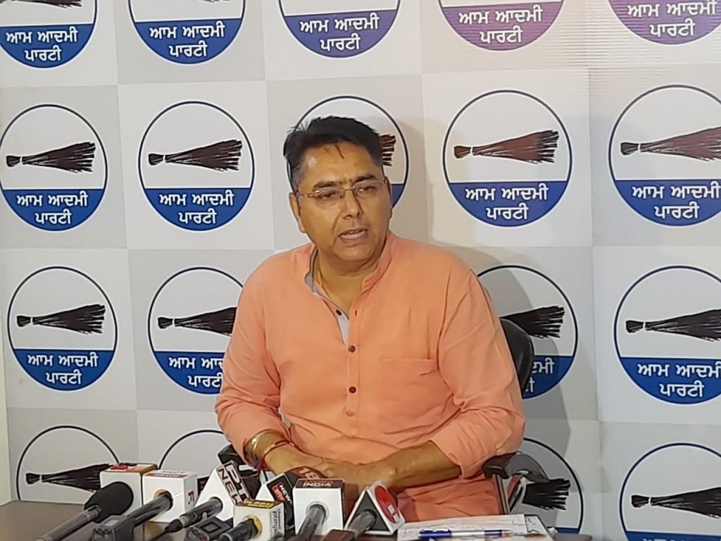 ਪਾਵਰਕੌਮ ਨੂੰ ਵਿੱਤੀ ਘਾਟੇ ‘ਚ ਡੋਬਣ ਲਈ ਕਾਂਗਰਸ ਅਤੇ ਅਕਾਲੀ-ਭਾਜਪਾ ਦੀਆਂ ਸਰਕਾਰਾਂ ਜ਼ਿੰਮੇਵਾਰ: ਅਮਨ ਅਰੋੜਾ