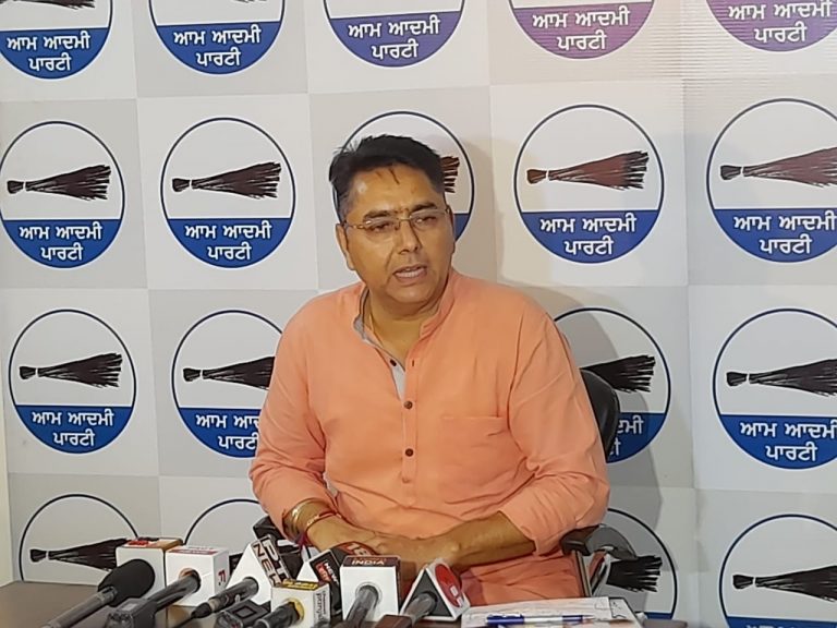 Channi government gives celphos to Punjab residents in name of Diwali gift: Aman Arora