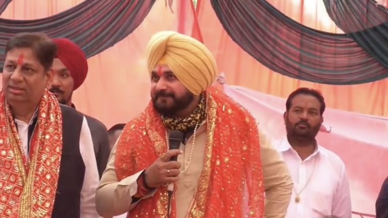 नवजोत सिद्धू ने अपनी ही सरकार के खिलाफ फिर खोला मोर्चा, कहा- पब्लिक को लॉलीपॉप मत दो, पौने 5 साल तक कहां थी सरकार? देखें पूरा VIDEO