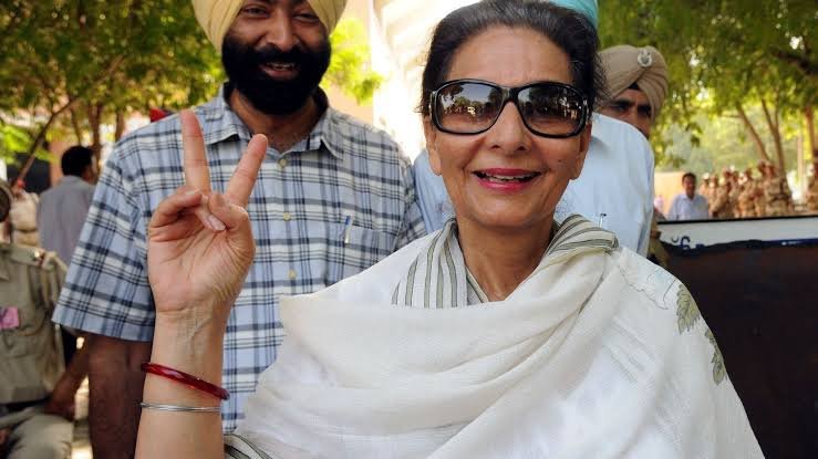 Maharani Preneet Kaur Meeting CM Charanjit Channi Along With Patiala MC’s