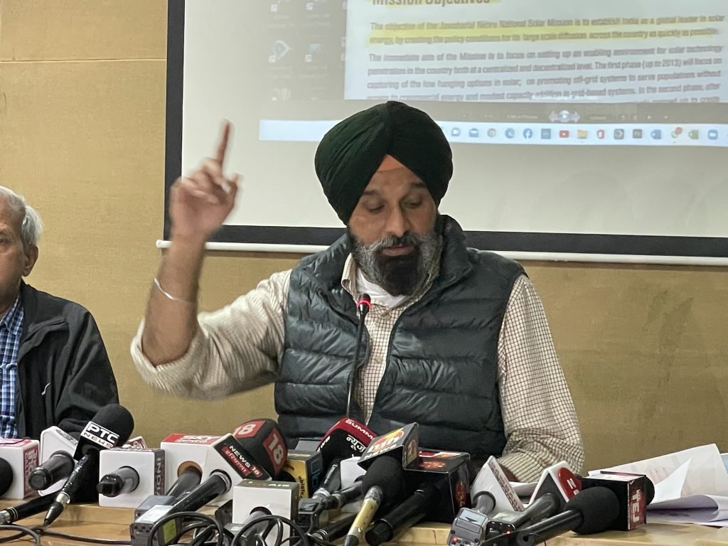 ਸਰਕਾਰ ਬਿਜਲੀ ਪਲਾਂਟ ਮਾਲਕਾਂ ਤੋਂ ਕਰੋੜਾਂ ਰੁਪਏ ਰਿਸ਼ਵਤ ਵਸੂਲਣ ਵਾਸਤੇ ਬਿਜਲੀ ਖਰੀਦ ਸਮਝੌਦੇ ਰੱਦ ਕਰਨ ਦੀ ਧਮਕੀ ਦੇ ਰਹੀ ਹੈ : ਬਿਕਰਮ ਸਿੰਘ ਮਜੀਠੀਆ