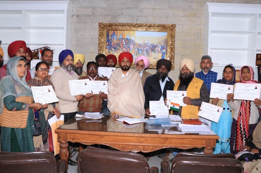 ਮੁੱਖ ਮੰਤਰੀ ਚੰਨੀ ਨੇ ਪੰਜਾਬ ਅਨੁਸੂਚਿਤ ਜਾਤੀਆਂ ਤੇ ਪੱਛੜੀਆਂ ਸ਼੍ਰੇਣੀਆਂ ਭੌ ਵਿਕਾਸ ਵਿੱਤ ਨਿਗਮ ਦੇ 50,000 ਰੁਪਏ ਤੱਕ ਦੇ ਕਰਜ਼ਾ ਮਾਫੀ ਦੀ ਸ਼ੁਰੁਆਤ ਕੀਤੀ ਮੁੱਖ ਮੰਤਰੀ ਚੰਨੀ ਨੇ ਪੰਜਾਬ ਅਨੁਸੂਚਿਤ ਜਾਤੀਆਂ ਤੇ ਪੱਛੜੀਆਂ ਸ਼੍ਰੇਣੀਆਂ ਭੌ ਵਿਕਾਸ ਵਿੱਤ ਨਿਗਮ ਦੇ 50,000 ਰੁਪਏ ਤੱਕ ਦੇ ਕਰਜ਼ਾ ਮਾਫੀ ਦੀ ਸ਼ੁਰੁਆਤ ਕੀਤੀ
