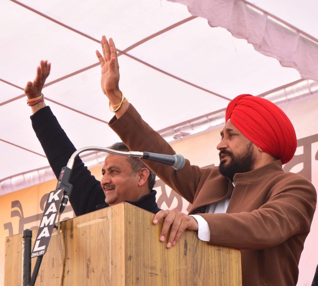 ‘ਆਪ’ ਦੀ ਅਗਵਾਈ ਵਾਲੇ ਬਾਹਰੀ ਲੋਕ ਖੁਦ ਨੂੰ ਜਨਤਾ ਦੀ ਆਵਾਜ਼ ਵਜੋਂ ਪੇਸ਼ ਕਰਨ ਲਈ ਕਾਹਲੇ: ਚੰਨੀ