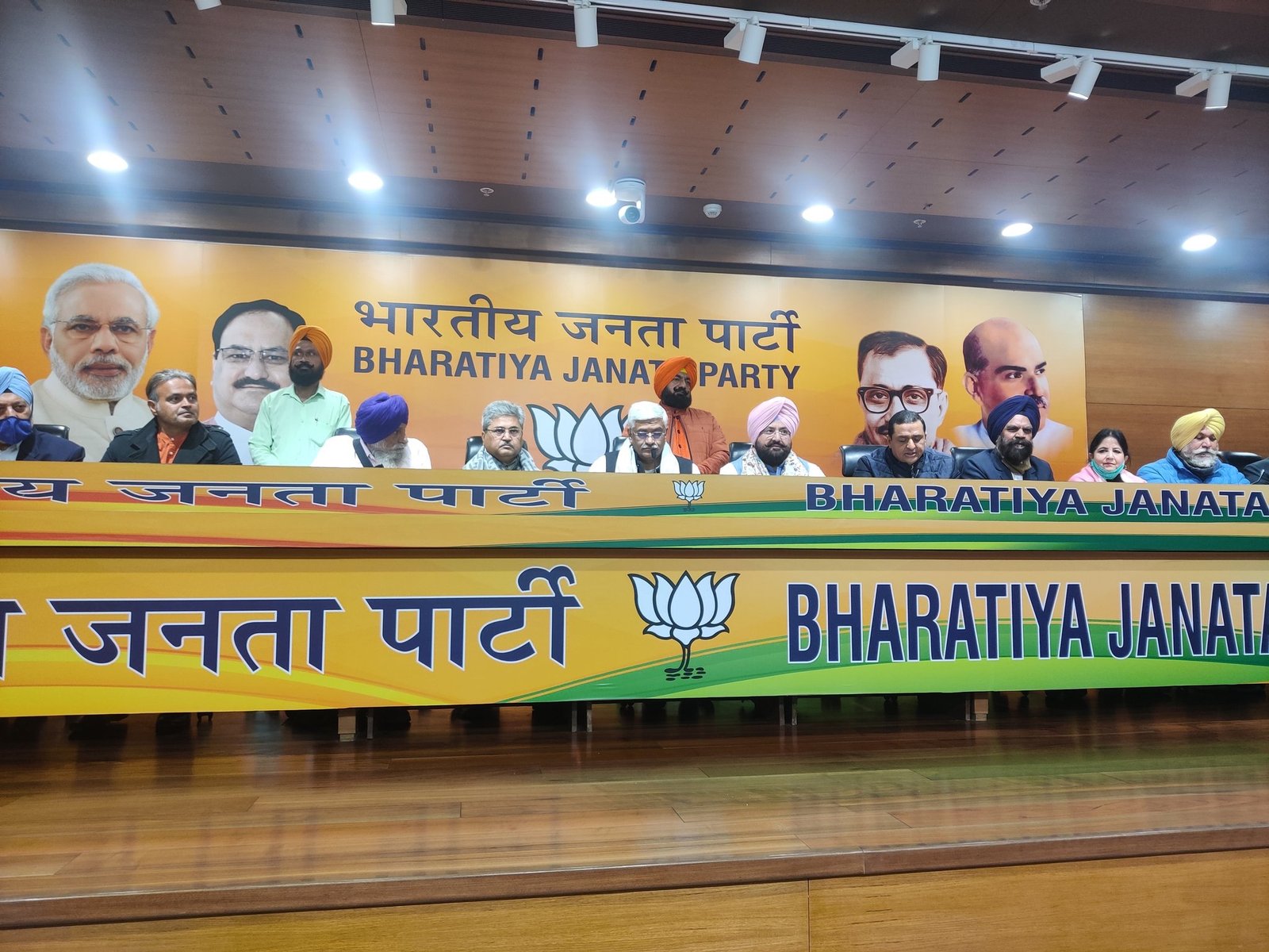 ਪੰਜਾਬ ਕਾਂਗਰਸ ਲਈ ਵੱਡਾ ਝਟਕਾ: ਫ਼ਤਹਿਜੰਗ ਬਾਜਵਾ ਅਤੇ ਬਲਵਿੰਦਰ ਲਾਡੀ ਭਾਜਪਾ ਵਿੱਚ ਸ਼ਾਮਲ, ਕਈ ਹੋਰ ਆਗੂ ਵੀ ਹੋਏ ਸ਼ਾਮਲ