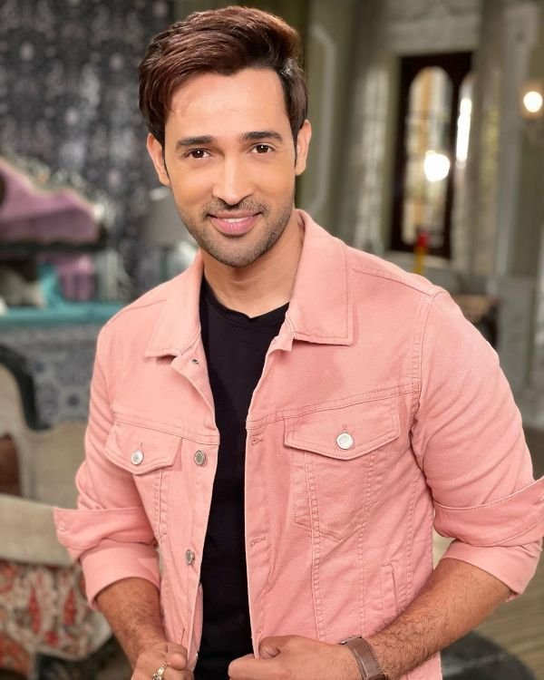 ਕਰਨ ਸ਼ਰਮਾ ਵਿਕੀ, ਉਮਰ, ਪ੍ਰੇਮਿਕਾ, ਪਤਨੀ, ਪਰਿਵਾਰ, ਜੀਵਨੀ ਅਤੇ ਹੋਰ