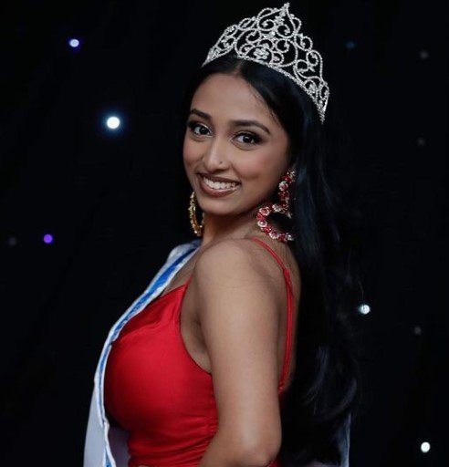 ਆਰੀਆ ਵਾਕਰ ਵਿਕੀ, ਕੱਦ, ਉਮਰ, ਬੁਆਏਫ੍ਰੈਂਡ, ਪਰਿਵਾਰ, ਜੀਵਨੀ ਅਤੇ ਹੋਰ