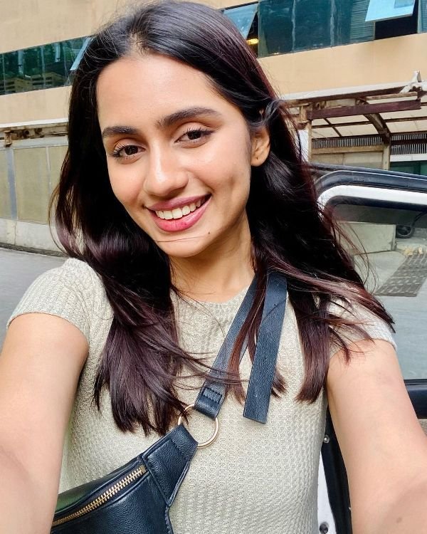 ਅਨੁਸ਼ਕਾ ਲੁਹਾਰ ਵਿਕੀ, ਉਮਰ, ਪਰਿਵਾਰ, ਜੀਵਨੀ ਅਤੇ ਹੋਰ