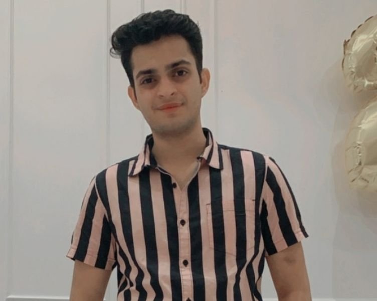 ਨਮਿਤ ਸ਼ਾਹ ਵਿਕੀ, ਉਮਰ, ਪ੍ਰੇਮਿਕਾ, ਪਰਿਵਾਰ, ਜੀਵਨੀ ਅਤੇ ਹੋਰ