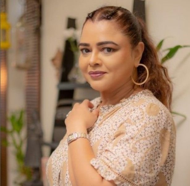 ਗੁਲਫਾਮ ਖਾਨ ਵਿਕੀ, ਕੱਦ, ਉਮਰ, ਪਤੀ, ਬੱਚੇ, ਪਰਿਵਾਰ, ਜੀਵਨੀ ਅਤੇ ਹੋਰ