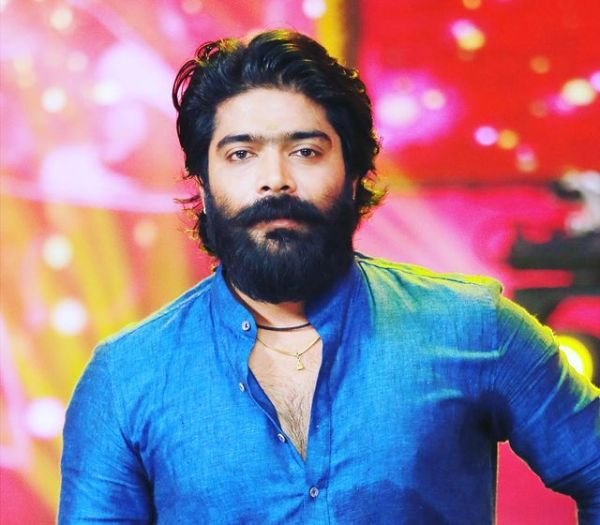 ਐਲ.ਵੀ  ਰੇਵੰਤ (ਬਿਗ ਬੌਸ ਤੇਲਗੂ 6) ਵਿਕੀ, ਉਮਰ, ਪ੍ਰੇਮਿਕਾ, ਪਤਨੀ, ਪਰਿਵਾਰ, ਜੀਵਨੀ ਅਤੇ ਹੋਰ ਬਹੁਤ ਕੁਝ