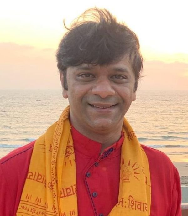 ਤਨਮਯ ਵੇਕਾਰੀਆ ਵਿਕੀ, ਕੱਦ, ਉਮਰ, ਪਤਨੀ, ਬੱਚੇ, ਪਰਿਵਾਰ, ਜੀਵਨੀ ਅਤੇ ਹੋਰ