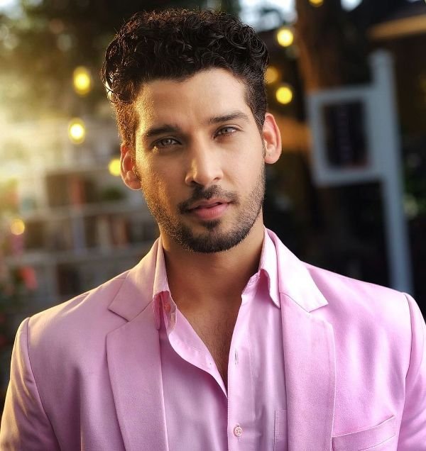 ਗੌਤਮ ਸਿੰਘ ਵਿਗ ਵਿਕੀ, ਉਮਰ, ਕੱਦ, ਪ੍ਰੇਮਿਕਾ, ਪਤਨੀ, ਬੱਚੇ, ਪਰਿਵਾਰ, ਜੀਵਨੀ ਅਤੇ ਹੋਰ ਬਹੁਤ ਕੁਝ