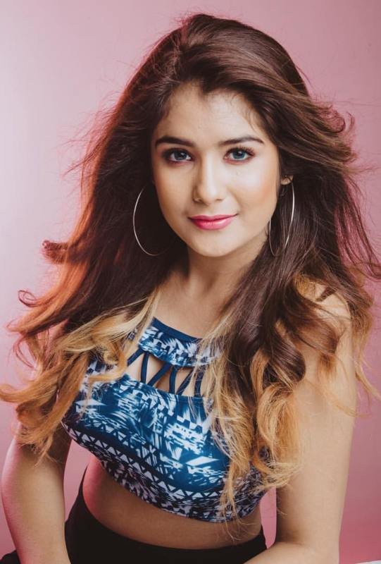 ਕਸ਼ਿਸ਼ ਰਤਨਾਨੀ ਵਿਕੀ, ਕੱਦ, ਉਮਰ, ਬੁਆਏਫ੍ਰੈਂਡ, ਪਰਿਵਾਰ, ਜੀਵਨੀ ਅਤੇ ਹੋਰ