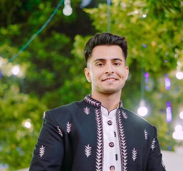 ਅਨਿਰੁਧ ਸ਼ਰਮਾ, ਉਮਰ, ਪਤਨੀ, ਪ੍ਰੇਮਿਕਾ, ਪਰਿਵਾਰ, ਜੀਵਨੀ ਅਤੇ ਹੋਰ