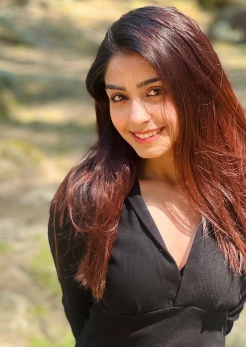 ਟਵਿੰਕਲ ਅਰੋੜਾ ਵਿਕੀ, ਕੱਦ, ਉਮਰ, ਬੁਆਏਫ੍ਰੈਂਡ, ਪਰਿਵਾਰ, ਜੀਵਨੀ ਅਤੇ ਹੋਰ ਬਹੁਤ ਕੁਝ