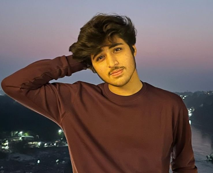 ਰਾਜ ਗਰੋਵਰ ਵਿਕੀ, ਉਮਰ, ਪ੍ਰੇਮਿਕਾ, ਪਰਿਵਾਰ, ਜੀਵਨੀ ਅਤੇ ਹੋਰ