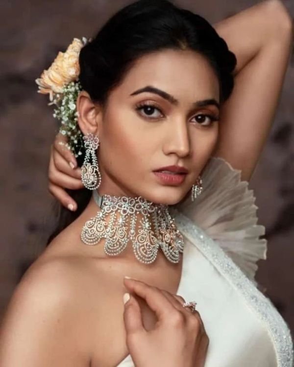 ਸਪੰਦਨਾ ਪੱਲੀ ਵਿਕੀ, ਕੱਦ, ਉਮਰ, ਬੁਆਏਫ੍ਰੈਂਡ, ਪਰਿਵਾਰ, ਜੀਵਨੀ ਅਤੇ ਹੋਰ