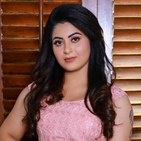 ਸ਼ਰੂਤੀ ਲਕਸ਼ਮੀ (ਬਿਗ ਬੌਸ ਮਲਿਆਲਮ 5) ਵਿਕੀ, ਕੱਦ, ਉਮਰ, ਪਤੀ, ਪਰਿਵਾਰ, ਜੀਵਨੀ ਅਤੇ ਹੋਰ ਬਹੁਤ ਕੁਝ