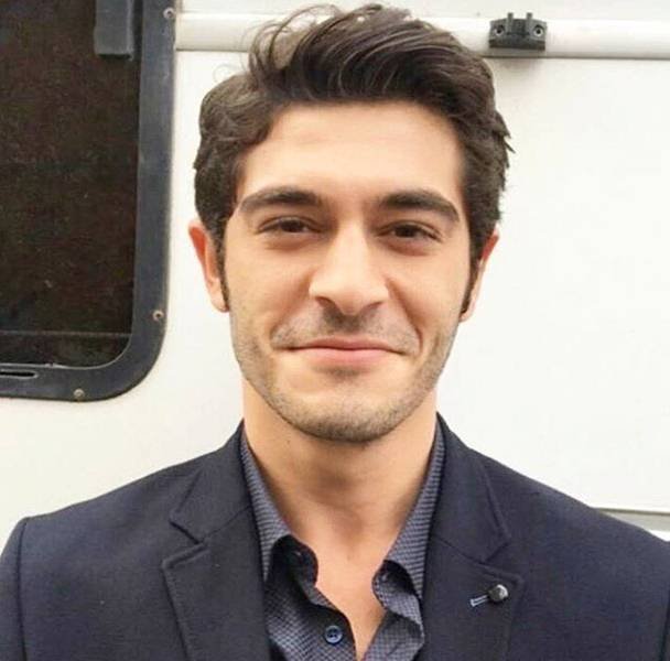 ਬੁਰਕ ਡੇਨਿਜ਼ ਵਿਕੀ, ਕੱਦ, ਉਮਰ, ਪਤਨੀ, ਪਰਿਵਾਰ, ਜੀਵਨੀ ਅਤੇ ਹੋਰ ਬਹੁਤ ਕੁਝ