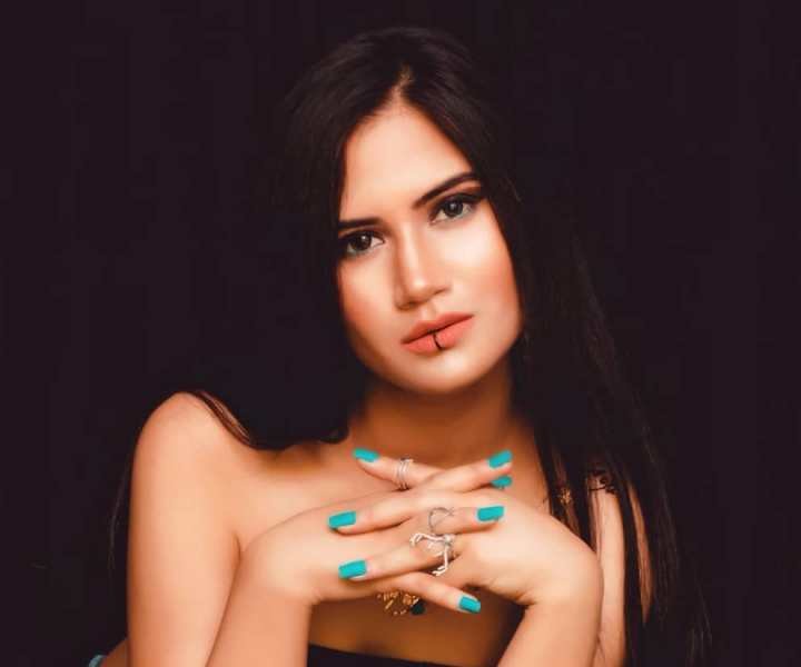 ਅਲੀਨਾ ਕੌਲ ਵਿਕੀ, ਉਮਰ, ਬੁਆਏਫ੍ਰੈਂਡ, ਪਰਿਵਾਰ, ਜੀਵਨੀ ਅਤੇ ਹੋਰ