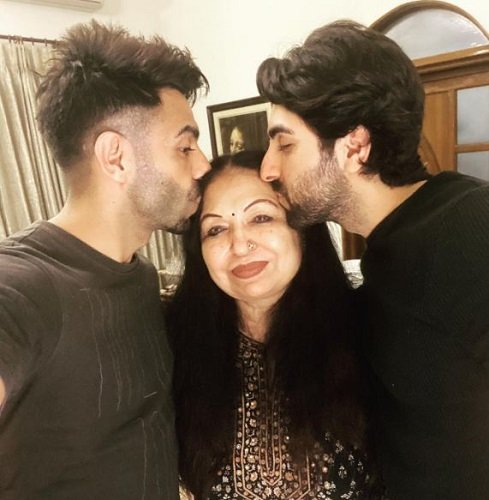 ਪੂਨਮ ਖੁਰਾਨਾ (ਆਯੁਸ਼ਮਾਨ ਖੁਰਾਨਾ ਦੀ ਮਾਂ) ਵਿਕੀ, ਉਮਰ, ਪਤੀ, ਪਰਿਵਾਰ, ਜੀਵਨੀ ਅਤੇ ਹੋਰ ਬਹੁਤ ਕੁਝ