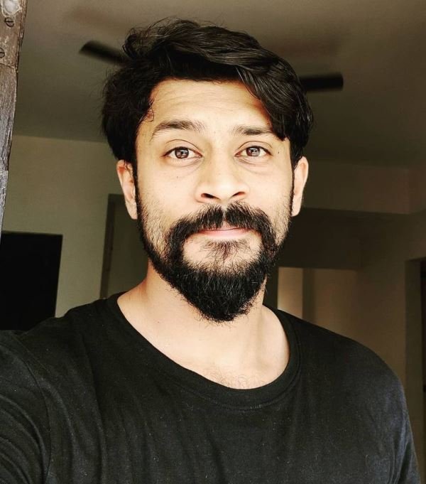 ਵਿਜੇ ਕ੍ਰਿਸ਼ਨ ਵਿਕੀ, ਕੱਦ, ਉਮਰ, ਪ੍ਰੇਮਿਕਾ, ਪਰਿਵਾਰ, ਜੀਵਨੀ ਅਤੇ ਹੋਰ