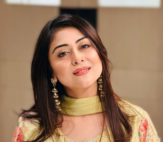 ਫਲਕ ਨਾਜ਼ ਵਿਕੀ, ਉਮਰ, ਪਤੀ, ਪਰਿਵਾਰ, ਜੀਵਨੀ ਅਤੇ ਹੋਰ