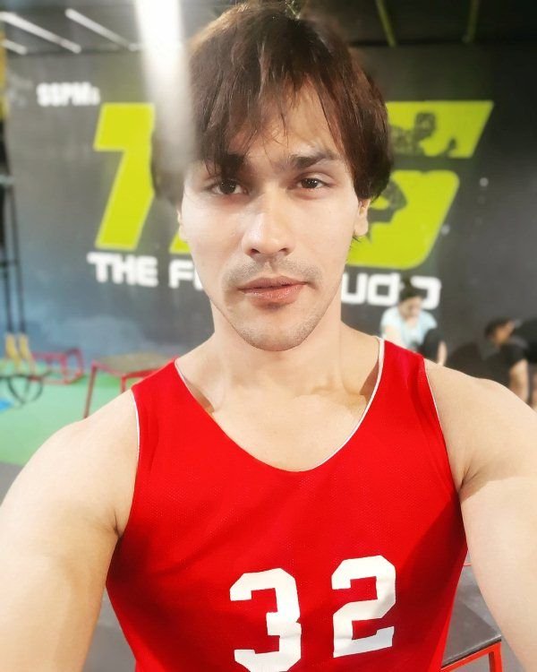 ਸਾਰ ਕਾਕਸ਼ਯਪ ਵਿਕੀ, ਕੱਦ, ਉਮਰ, ਪ੍ਰੇਮਿਕਾ, ਪਰਿਵਾਰ, ਜੀਵਨੀ ਅਤੇ ਹੋਰ