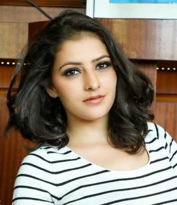 ਸਮਾਇਰਾ ਠਾਕੁਰ ਵਿਕੀ, ਉਮਰ, ਬੁਆਏਫ੍ਰੈਂਡ, ਪਰਿਵਾਰ, ਜੀਵਨੀ ਅਤੇ ਹੋਰ