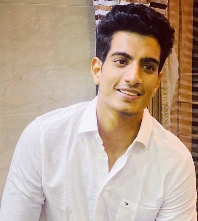 ਪਲਾਸ਼ ਮੁੱਛਲ ਵਿਕੀ, ਕੱਦ, ਉਮਰ, ਪ੍ਰੇਮਿਕਾ, ਪਰਿਵਾਰ, ਜੀਵਨੀ ਅਤੇ ਹੋਰ ਬਹੁਤ ਕੁਝ