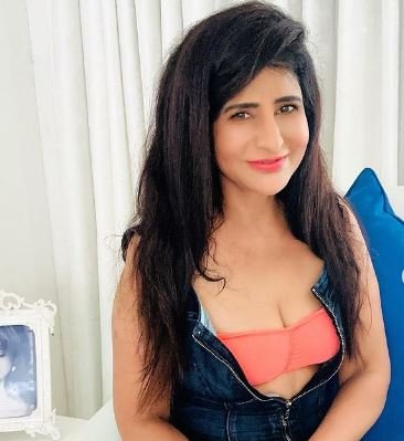 ਸਰੂ ਮੈਨੀ ਵਿਕੀ, ਕੱਦ, ਉਮਰ, ਪਤੀ, ਪਰਿਵਾਰ, ਜੀਵਨੀ ਅਤੇ ਹੋਰ ਬਹੁਤ ਕੁਝ