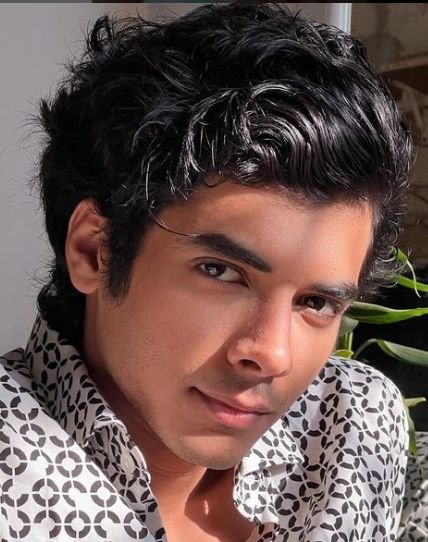 ਸ਼ਾਈਨ ਪਾਂਡੇ ਵਿਕੀ, ਕੱਦ, ਉਮਰ, ਪ੍ਰੇਮਿਕਾ, ਪਤਨੀ, ਬੱਚੇ, ਪਰਿਵਾਰ, ਜੀਵਨੀ ਅਤੇ ਹੋਰ ਬਹੁਤ ਕੁਝ