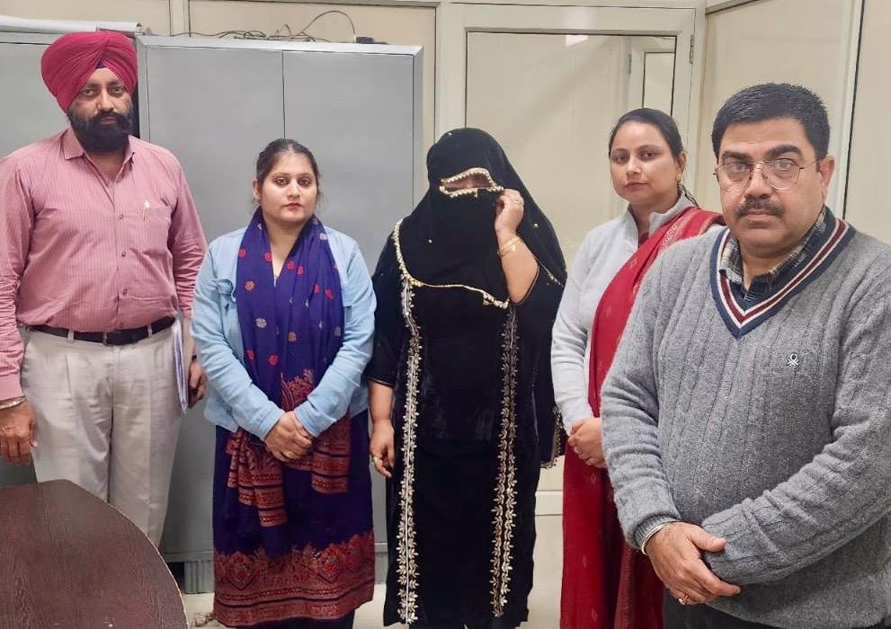 ਮਹਿਲਾ ਸੀਨੀਅਰ ਸਹਾਇਕ 3000 ਰੁਪਏ ਰਿਸ਼ਵਤ ਲੈਂਦੀ ਵਿਜੀਲੈਂਸ ਬਿਊਰੋ ਵੱਲੋਂ ਗ੍ਰਿਫਤਾਰ