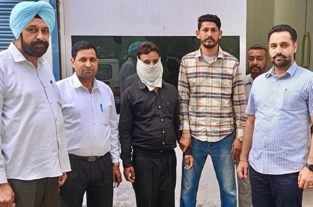 ਲਾਈਨਮੈਨ 15 ਹਜ਼ਾਰ ਦੀ ਰਿਸ਼ਵਤ ਲੈਂਦਾ ਰੰਗੇ ਹੱਥੀਂ ਕਾਬੂ