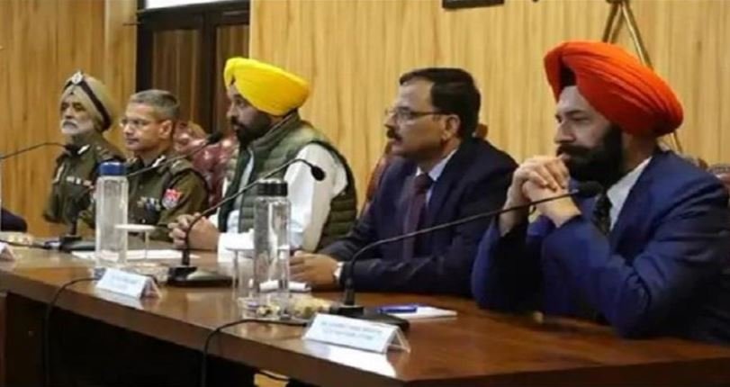 CM ਮਾਨ ਨੇ ਪੁਲਿਸ ਅਧਿਕਾਰੀਆਂ ਨਾਲ ਕੀਤੀ ਮੀਟਿੰਗ, ਦਿੱਤੇ ਇਹ ਨਿਰਦੇਸ਼