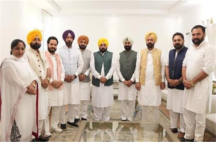 ਸੀਐੱਮ ਮਾਨ ਨੇ ਲੋਕ ਸਭਾ ਚੋਣਾਂ ਨੂੰ ਲੈ ਕੇ ਕੱਸੀ ਕਮਰ, ਵਿਧਾਇਕਾਂ ਨਾਲ ਕੀਤੀ ਅਹਿਮ ਮੀਟਿੰਗ