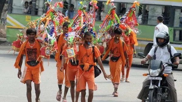 कांवड़ यात्रा और सांप्रदायिक सौहार्द।गलत इतिहास एक-दूसरे के प्रति दिल में गलतफहमी भरे हुए हैं हिन्दू-मुस्लिम।हमेशा से धर्म और राजनीति से संपोषित रही है हिंदू-मुस्लिम एकता की परिधि