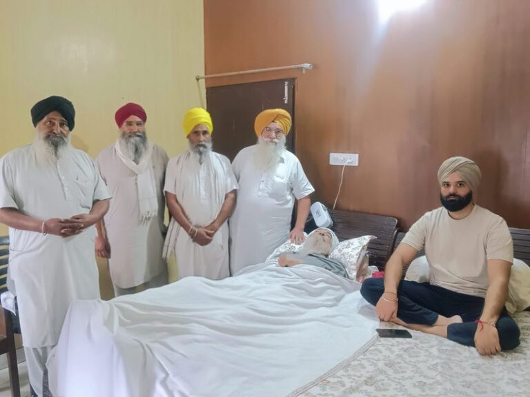 ਸੁਤੰਤਰਤਾ ਸੈਨਾਨੀ ਨੇ ਆਪਣੇ ਜੀਵਨ ਲਈ ਸੁਤੰਤਰਤਾ ਸੈਨਾਨੀ ਨੂੰ ਸਨਮਾਨਿਤ ਕੀਤਾ