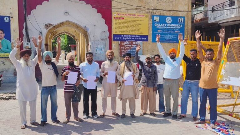 ਖੀੜੀ ਸੋਢੀਆਂ ਖੁਦਕੁਸ਼ੀ ਕੇਸ: ਕੇਸ ਵਿੱਚ ਕਿਹਾ ਗਿਆ ਹੈ ਕਿ ਇਸ ਮਾਮਲੇ ਵਿੱਚ ਮੌਤ ਦਾ ਕੇਸ ਦਰਜ ਕੀਤਾ ਗਿਆ ਹੈ।