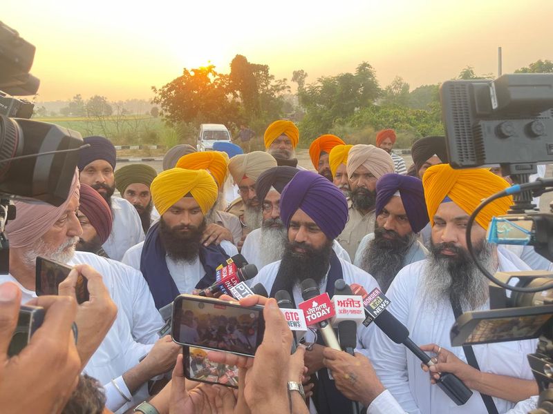 ਕਰਤਾਰਪੁਰ ਸਾਹਿਬ ਕੌਰੀਡੋਰ: ਅਤੇ ਕਰਤਾਰਪੁਰ ਸਾਹਿਬ ਕੌਰੀਡੋਰ ਟੂ ਐਂਡ ਕੌਰੀਡੋਰ