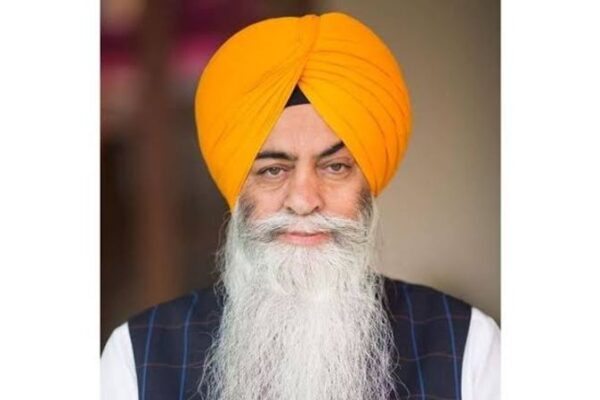 ਉਨ੍ਹਾਂ ਨੇ ਕਿਹਾ ਕਿ ਅਮਰਜੀਤ ਚਾਵਲਾ ਦੇ ਨਾਲ ਅਮਰਜੀਤ ਚਾਵਲਾ ਨੇ ਉਨ੍ਹਾਂ ਨਾਲ ਕੰਮ ਕੀਤਾ ਹੈ। ਭੇਸ ਬਦਲ ਕੇ ਘੁੰਮਣ ਦਾ ਦਾਅਵਾ