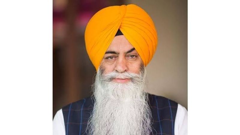 ਉਨ੍ਹਾਂ ਨੇ ਕਿਹਾ ਕਿ ਅਮਰਜੀਤ ਚਾਵਲਾ ਦੇ ਨਾਲ ਅਮਰਜੀਤ ਚਾਵਲਾ ਨੇ ਉਨ੍ਹਾਂ ਨਾਲ ਕੰਮ ਕੀਤਾ ਹੈ। ਭੇਸ ਬਦਲ ਕੇ ਘੁੰਮਣ ਦਾ ਦਾਅਵਾ
